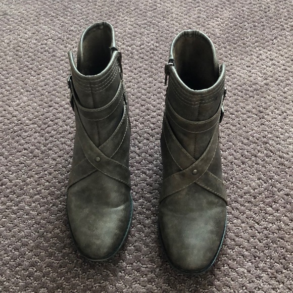 Natural Soul Shoes - Adorable grey/brown color!  Natural Soul booties!